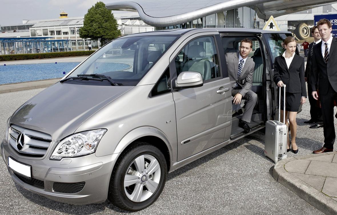 Аренда микроавтобуса с водителем: Удобство и комфорт для ваших поездок