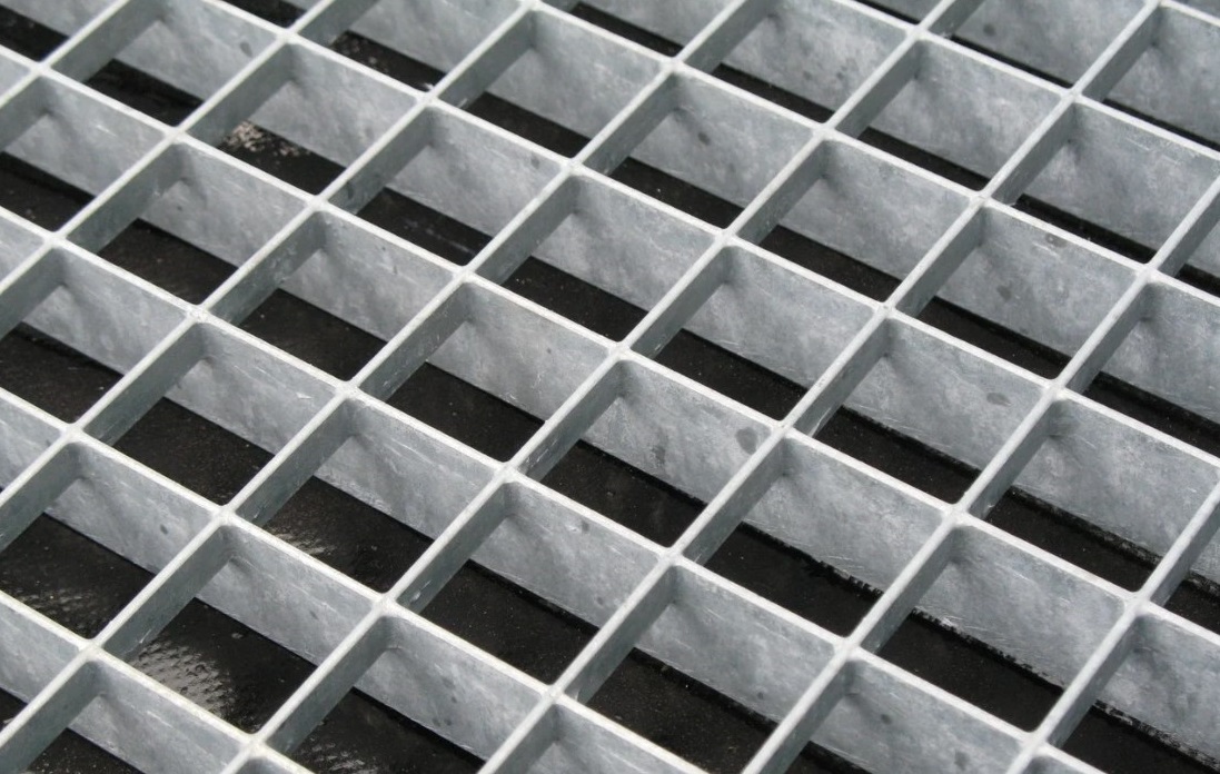 Решетчатый настил: Надежность и универсальность в каждом слове